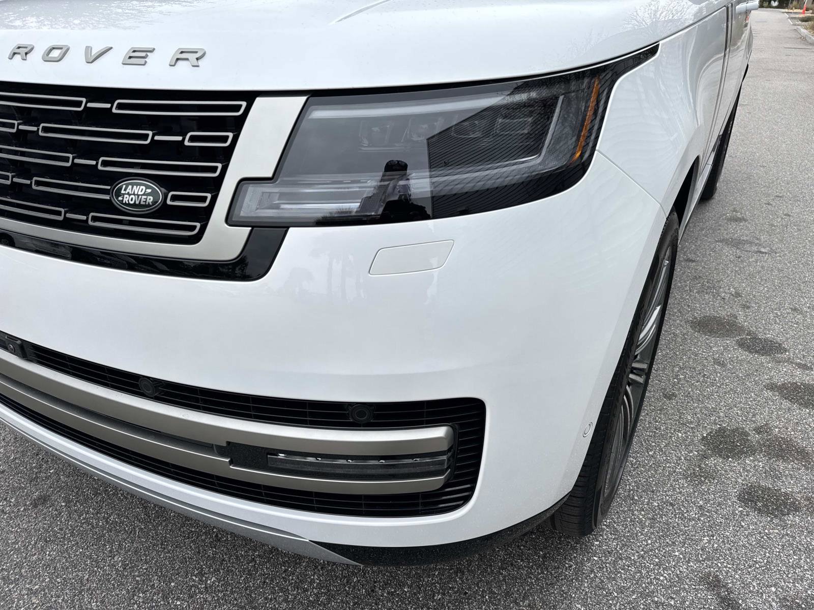 New 2026 Land Rover Range Rover SE image 9