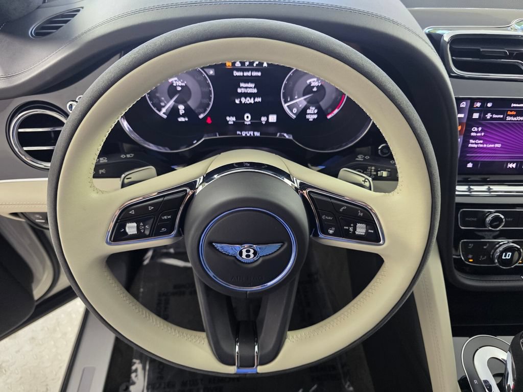 Used 2022 Bentley Bentayga AWD/4WD image 18