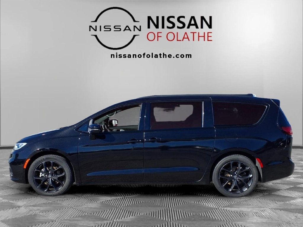 Used 2025 Chrysler Pacifica Limited FWD image 25