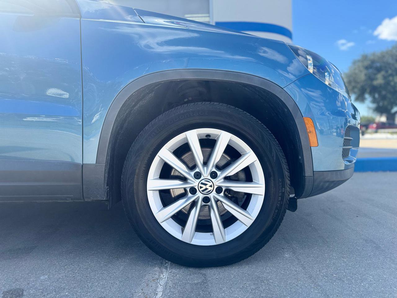 Used 2017 Volkswagen Tiguan Limited w/ Premium Package image 16