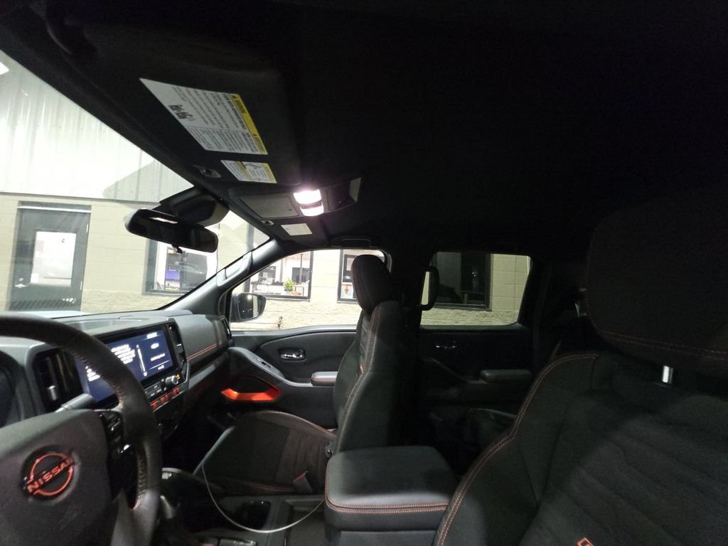 Used 2025 Nissan Frontier Pro-X RWD image 4