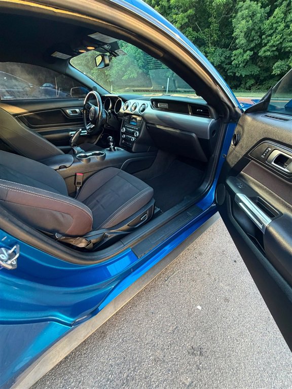 Used 2018 Ford Mustang GT RWD image 7
