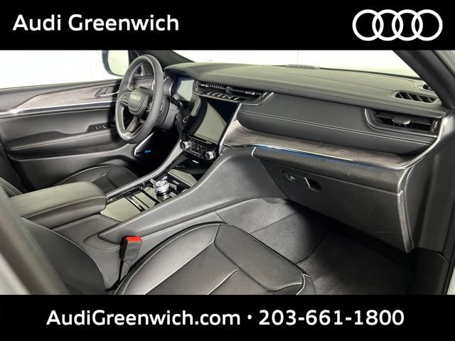 Used 2024 Jeep Grand Cherokee Overland w/ Trailer Tow Package AWD/4WD image 12