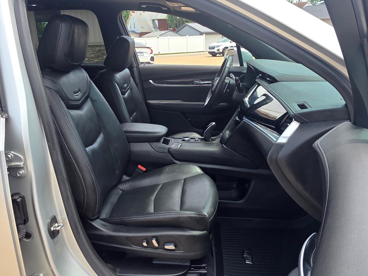 Used 2020 Cadillac XT6 Sport w/ LPO, Floor Liner Package AWD/4WD image 28