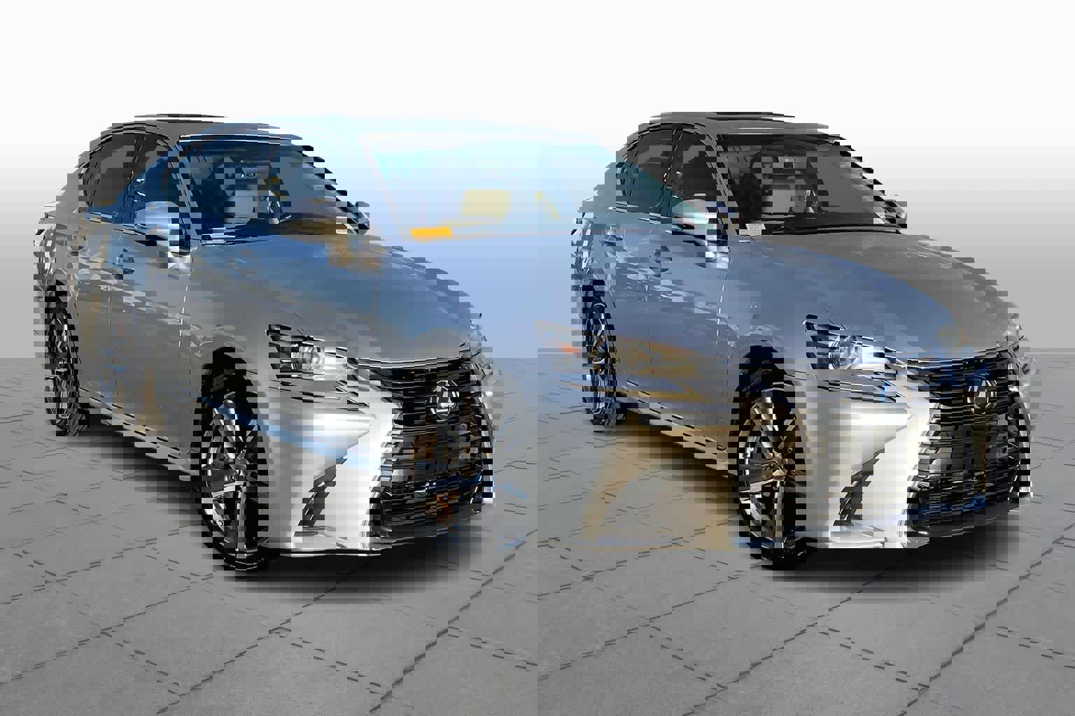 Used 2016 Lexus GS 200t image 3