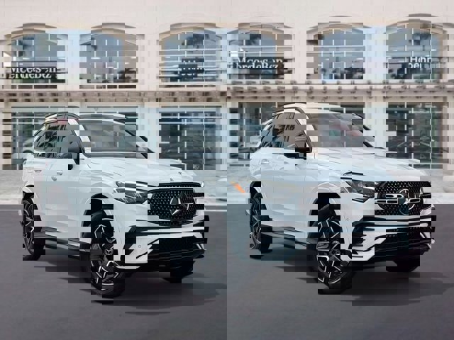 Used 2025 Mercedes-Benz GLC 300 4MATIC image 1