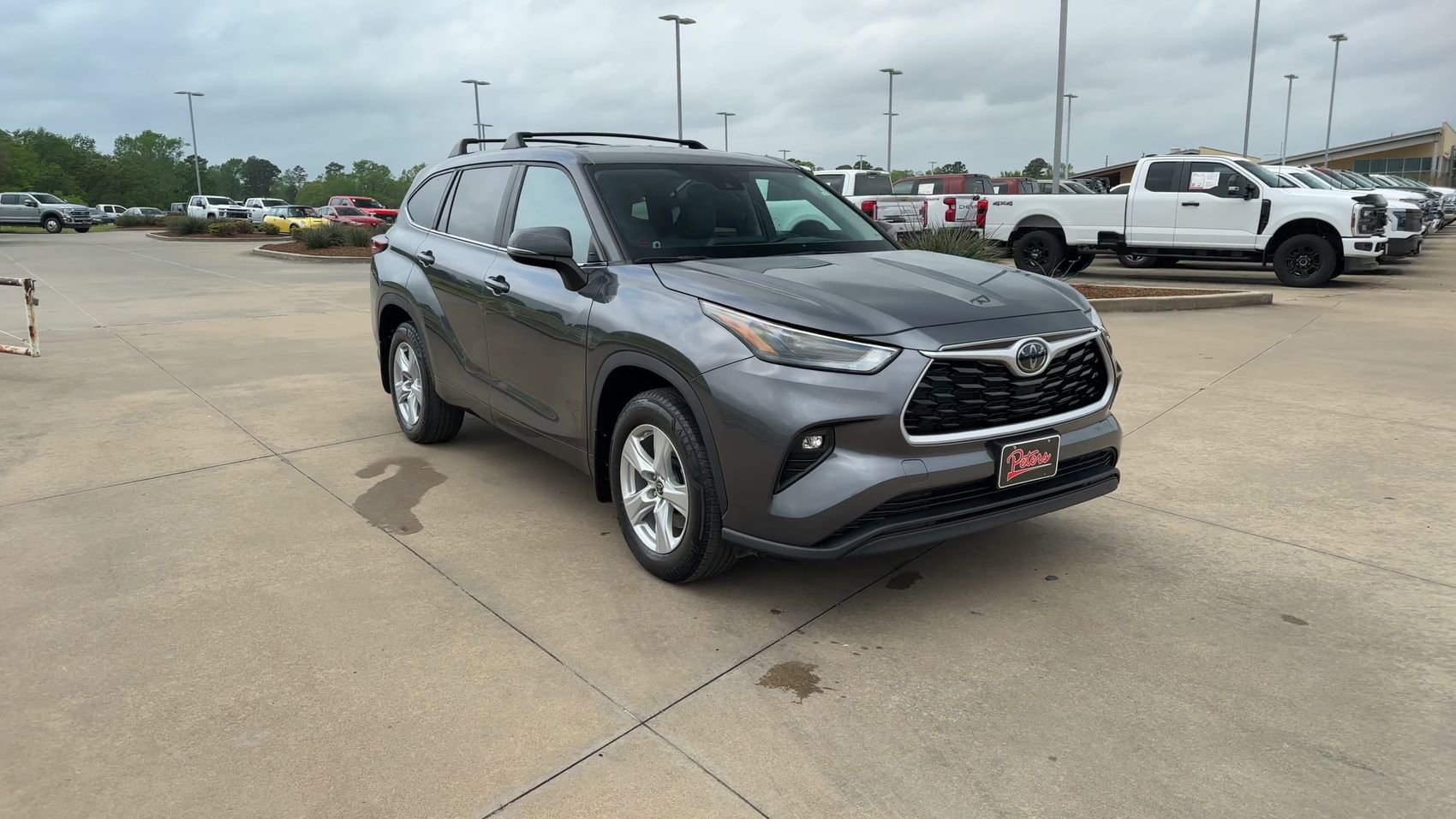 Used 2023 Toyota Highlander LE FWD image 2