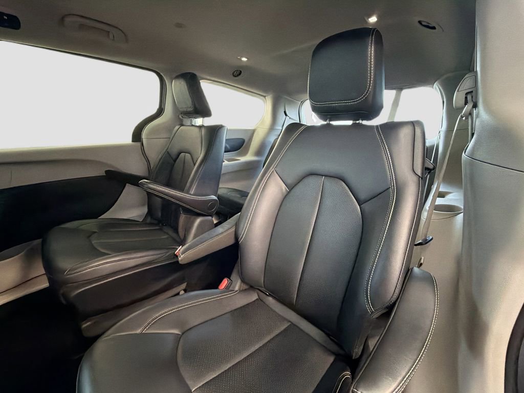 Used 2024 Chrysler Pacifica Limited FWD image 27