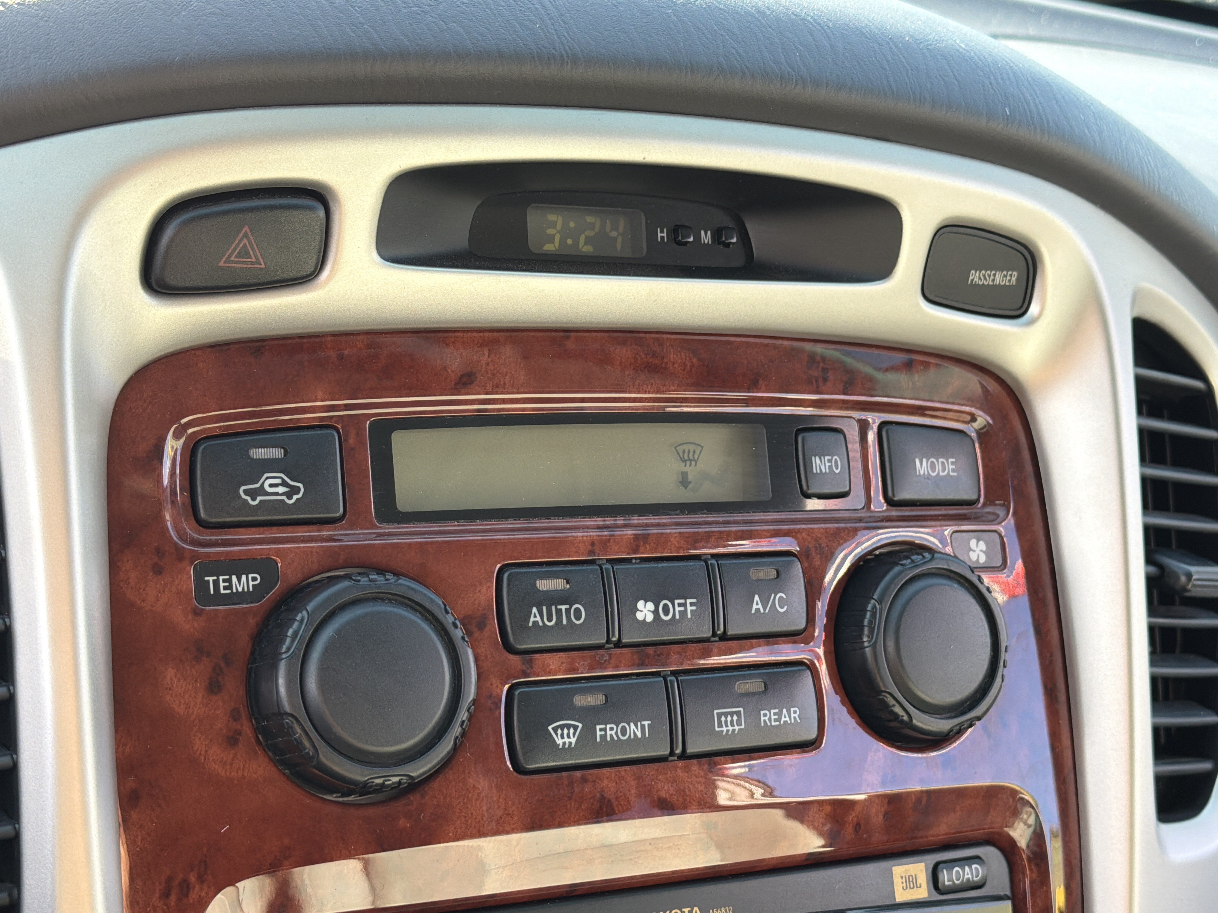 Used 2005 Toyota Highlander 4WD V6 w/ 3rd Row image 20