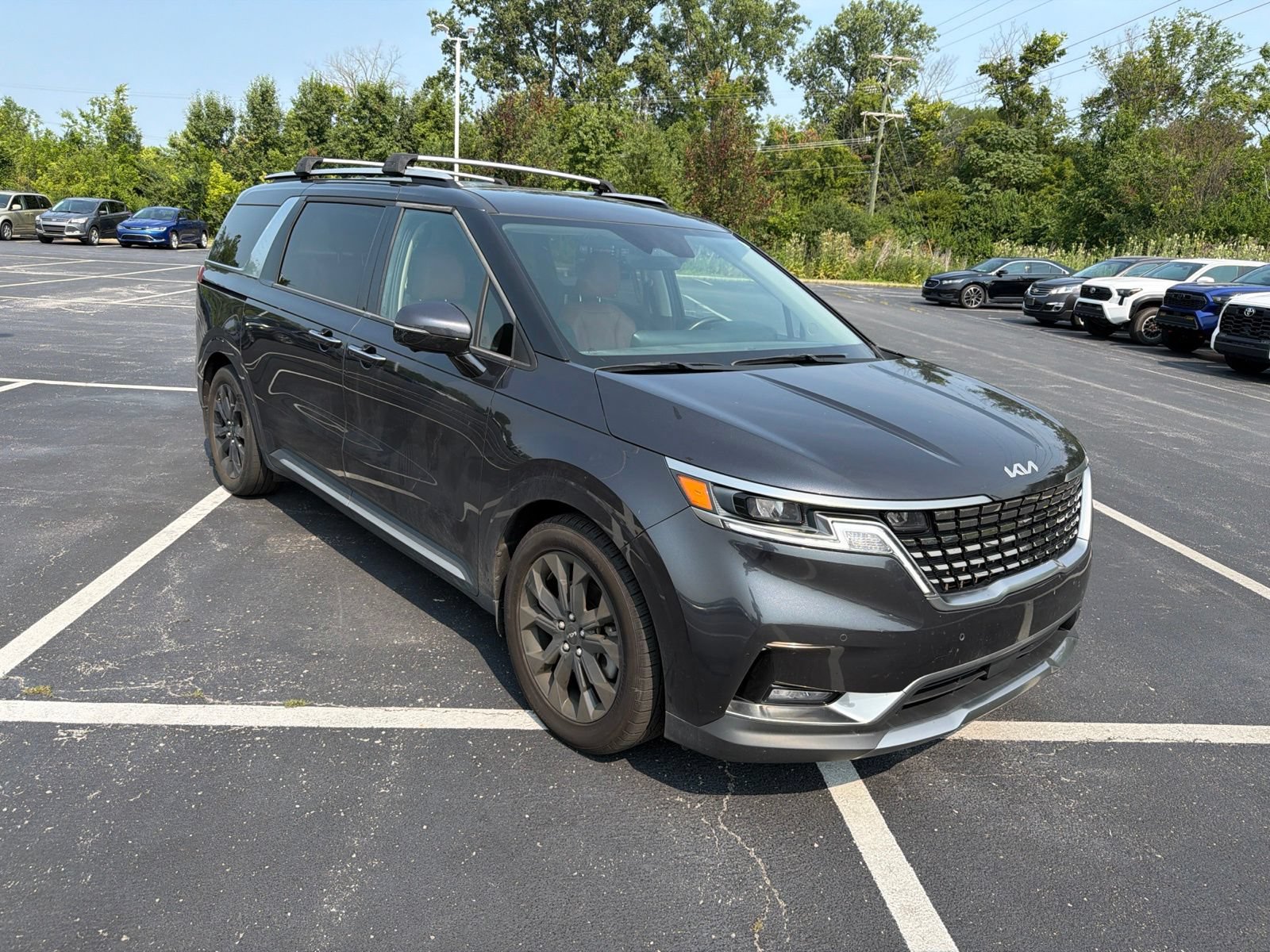 Used 2024 Kia Carnival SX FWD image 3