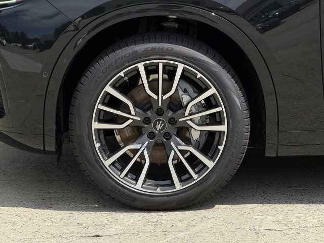 New 2025 Maserati Grecale GT image 10