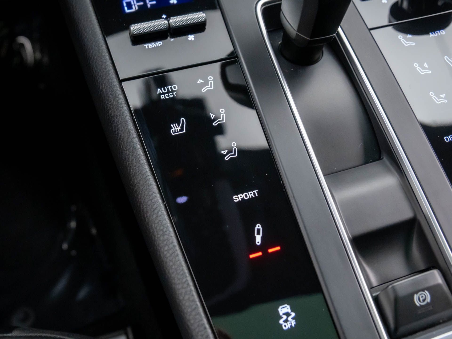 Used 2022 Porsche Macan S w/ Premium Package image 20