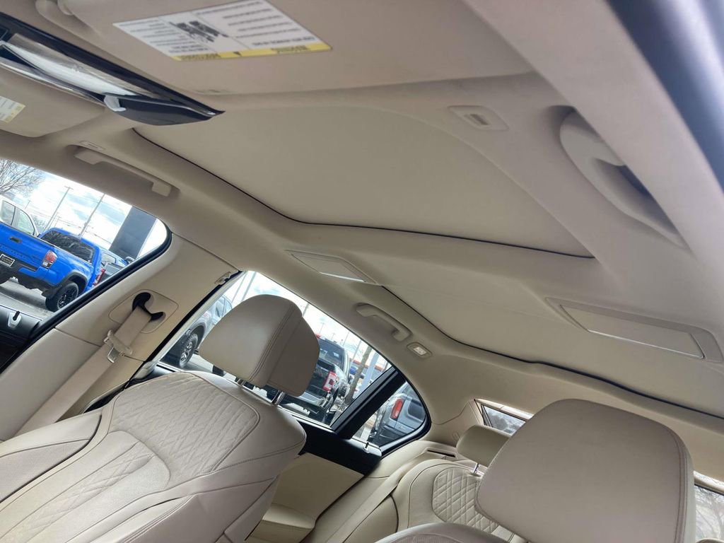 Used 2019 BMW 750i image 13