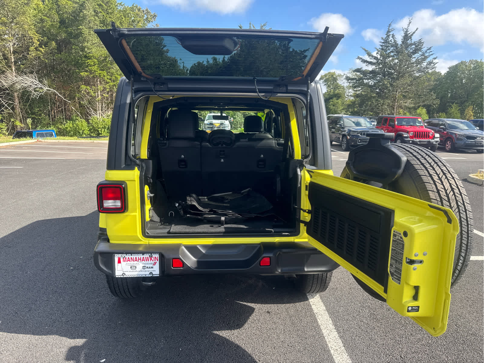 Certified 2023 Jeep Wrangler Sahara w/ Cold Weather Group image 13