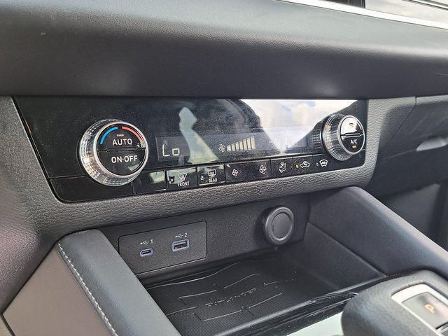 Used 2024 Mitsubishi Outlander ES AWD/4WD image 16