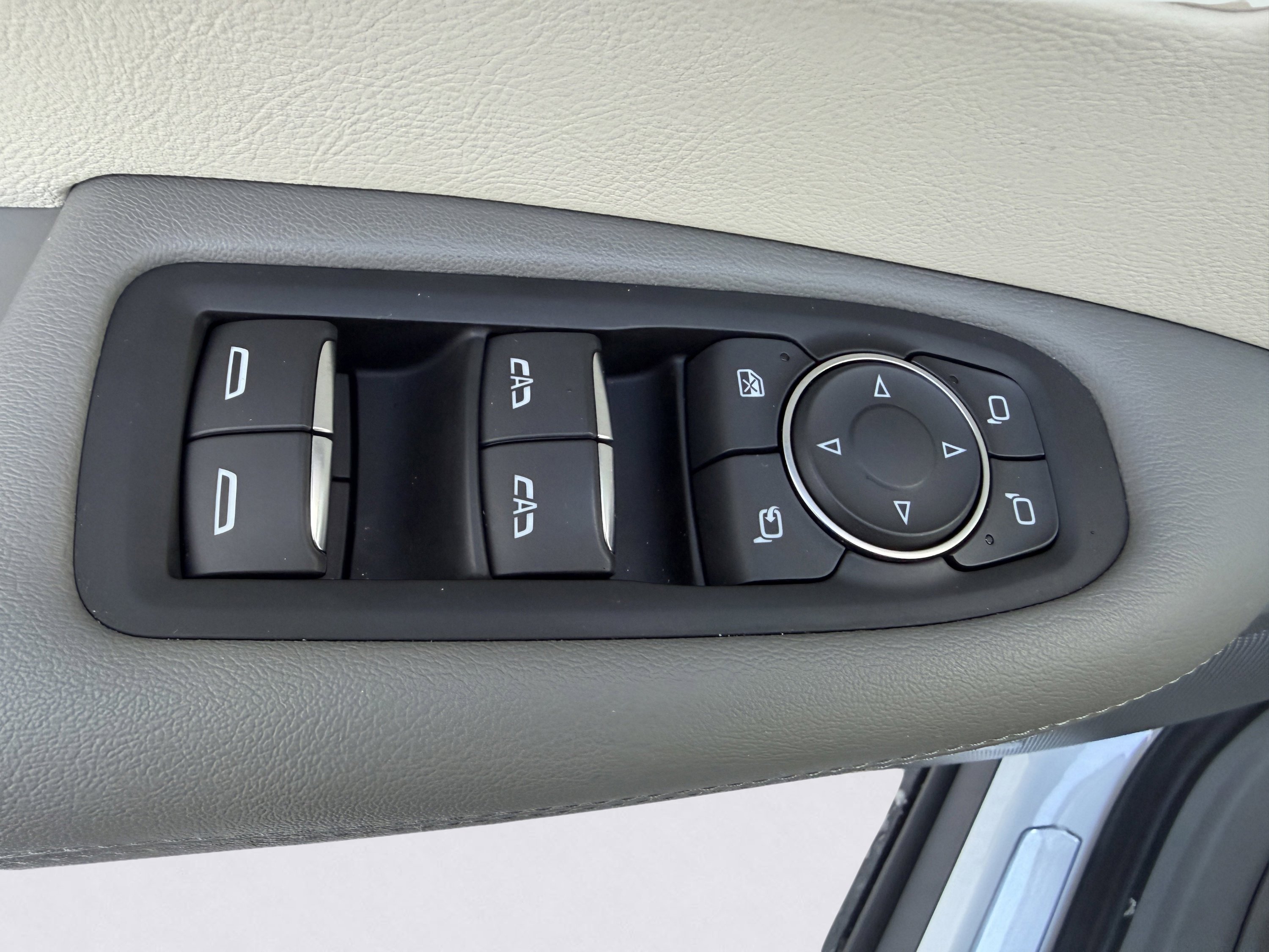 Certified 2025 Cadillac XT6 Premium Luxury w/ LPO, Floor Liner Package image 29