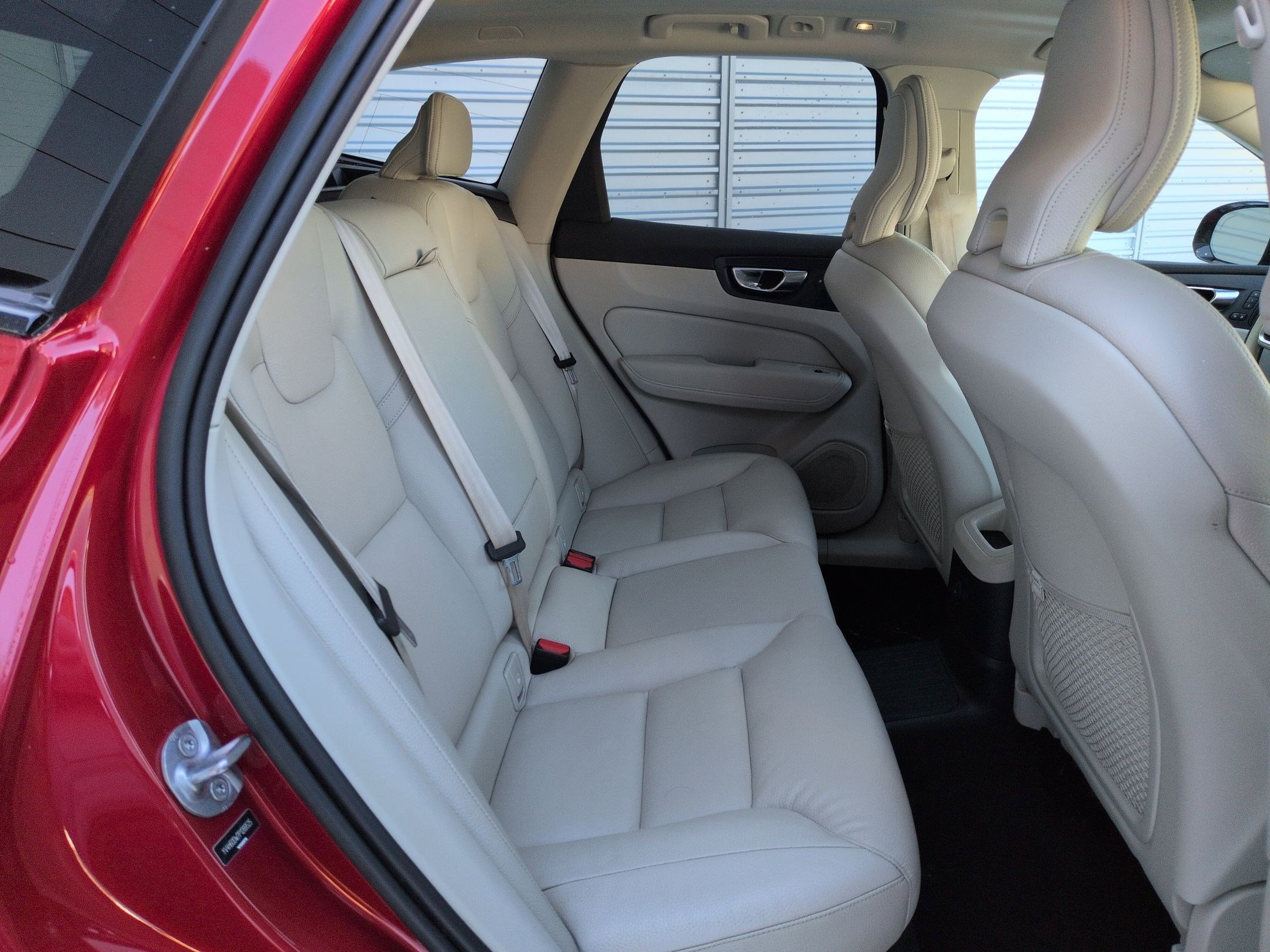 Certified 2023 Volvo XC60 T8 Plus image 30