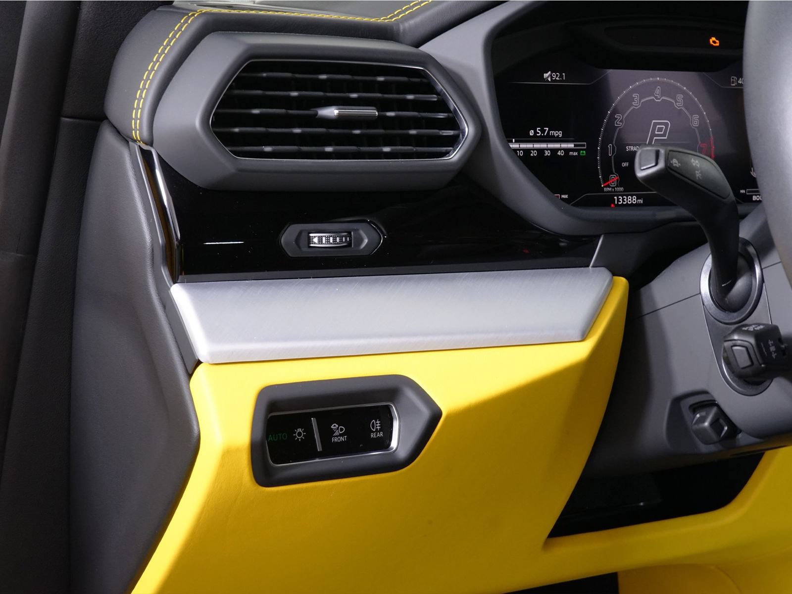 Used 2023 Lamborghini Urus S AWD/4WD image 36