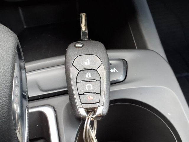 Used 2024 Chevrolet Trax RS w/ Sunroof Package FWD image 30