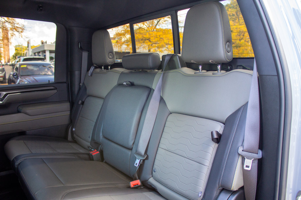 Used 2024 Chevrolet Silverado 2500 ZR2 AWD/4WD image 21