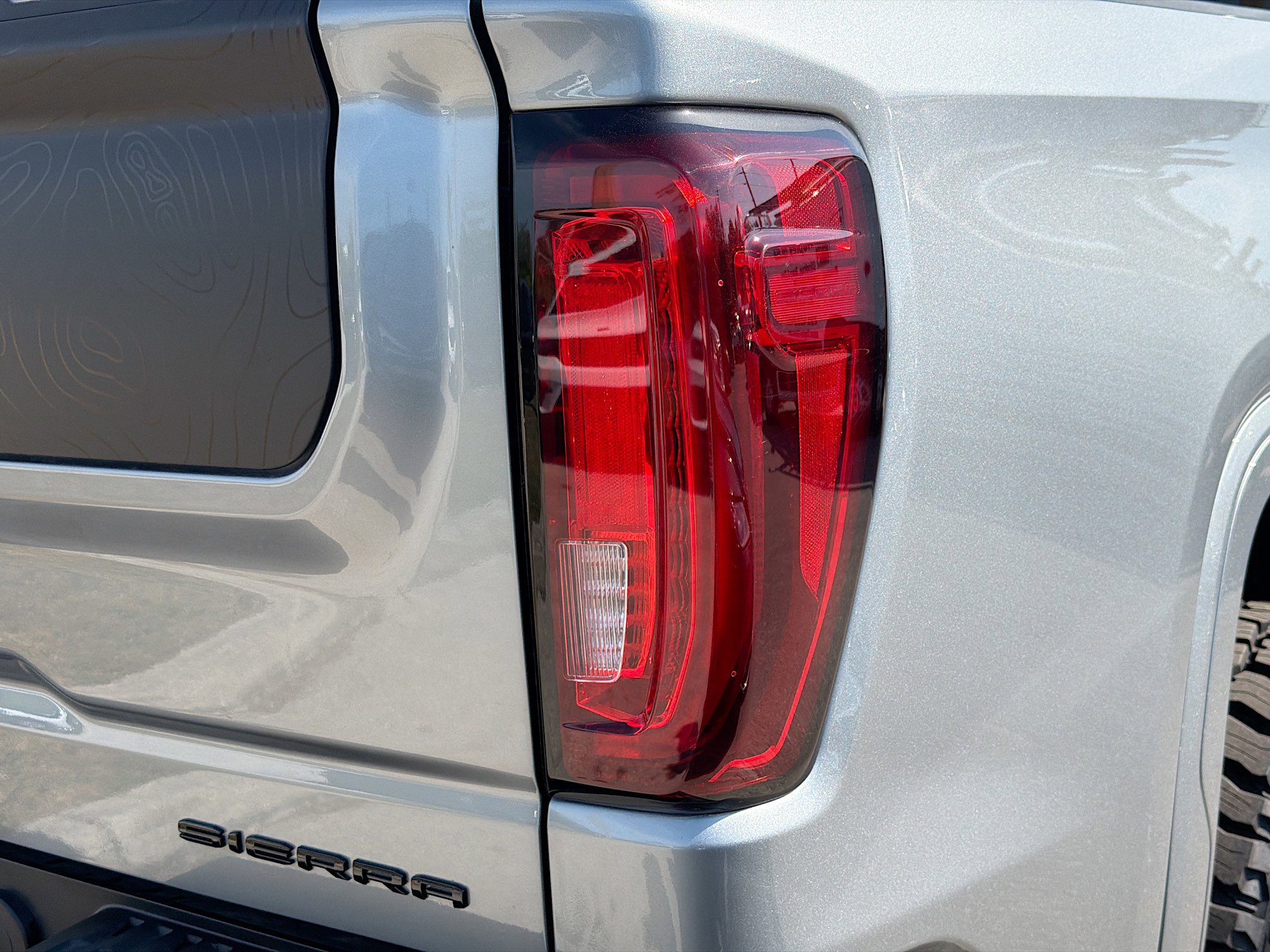 Used 2025 GMC Sierra 1500 Denali Ultimate image 10