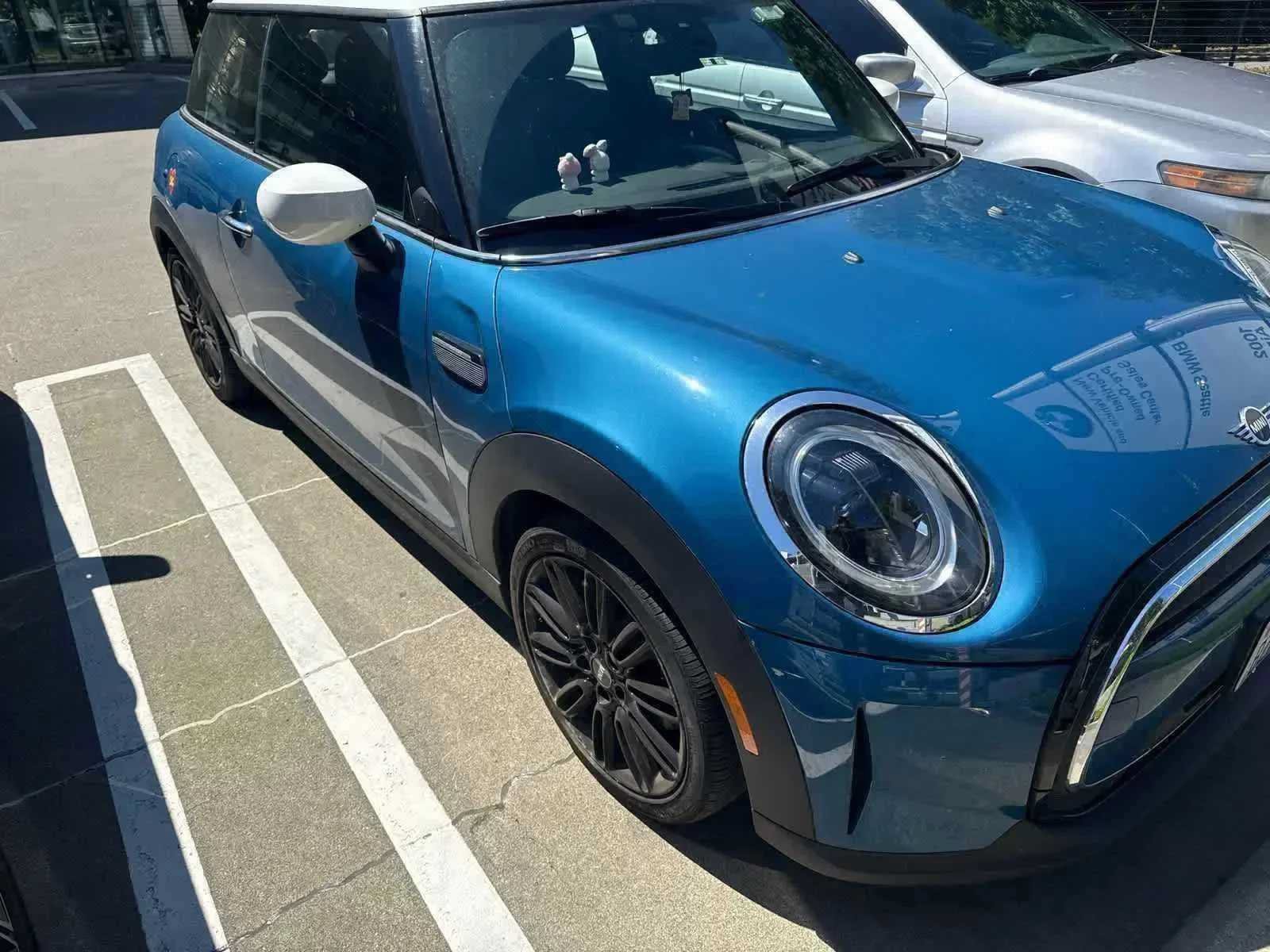 Used 2022 MINI Cooper 2-Door Hardtop FWD image 1