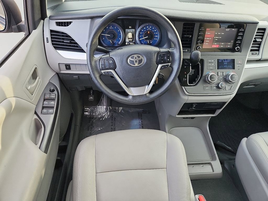 Used 2020 Toyota Sienna L image 13