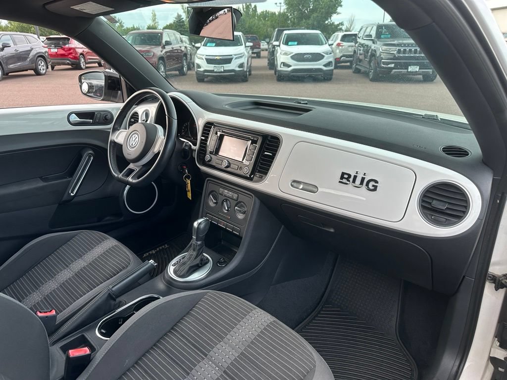 Used 2012 Volkswagen Beetle Launch Edition FWD image 28