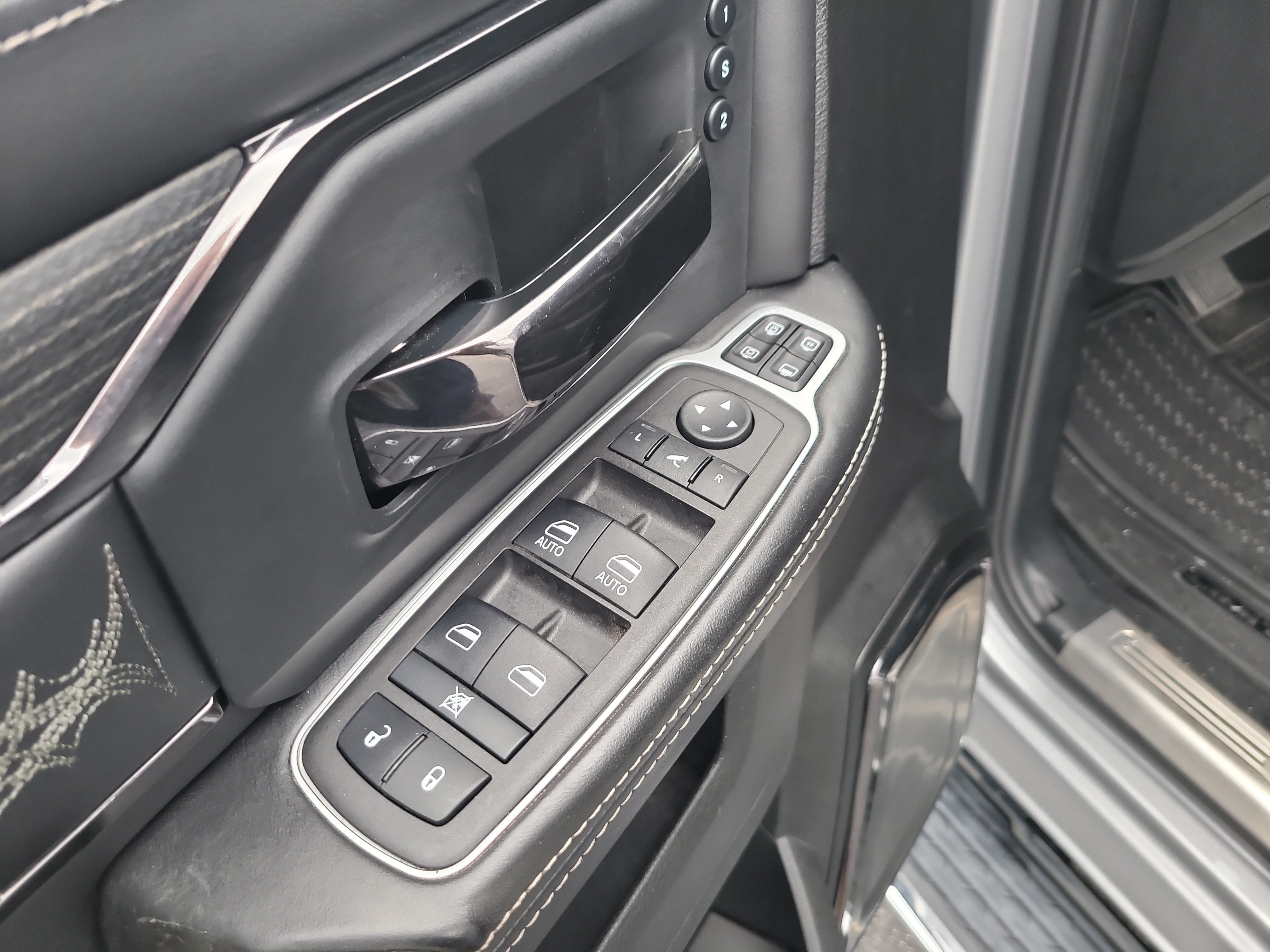 Used 2023 RAM 3500 Limited AWD/4WD image 17