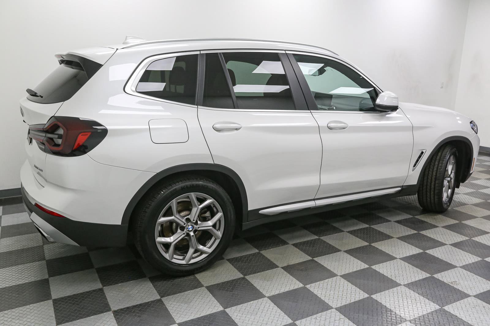 Used 2023 BMW X3 xDrive30i w/ Premium Package image 8