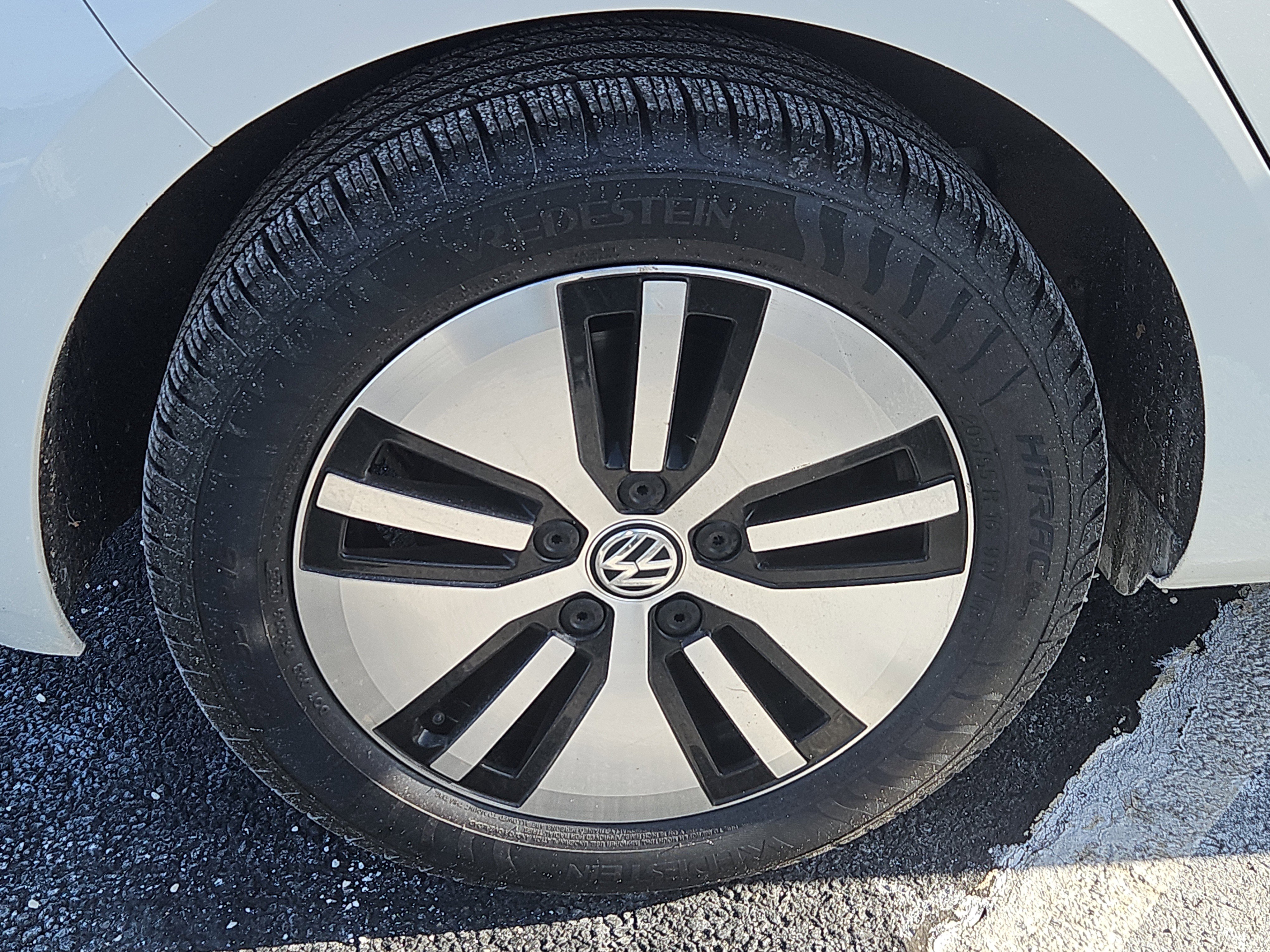 Used 2017 Volkswagen e-Golf SEL Premium image 27