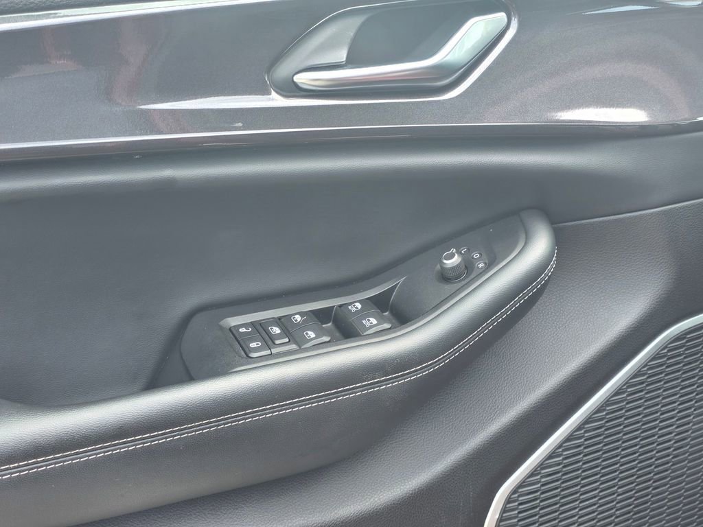 Used 2022 Jeep Grand Cherokee L Laredo w/ Luxury Tech Group I image 15