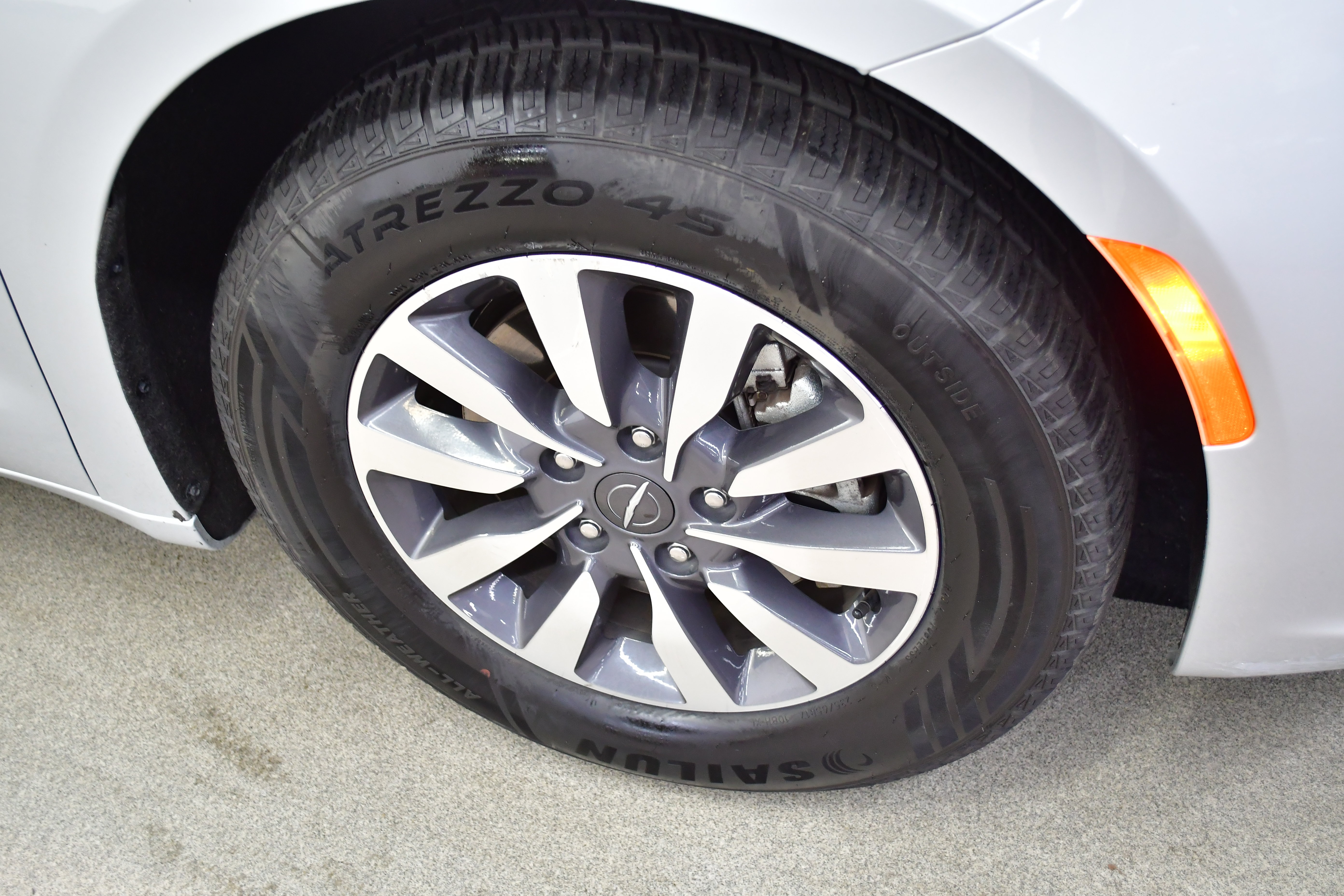 Used 2024 Chrysler Pacifica Touring-L FWD image 38