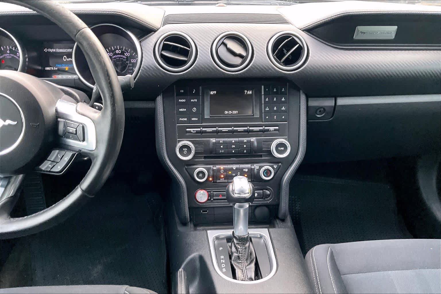 Used 2018 Ford Mustang Coupe RWD image 7