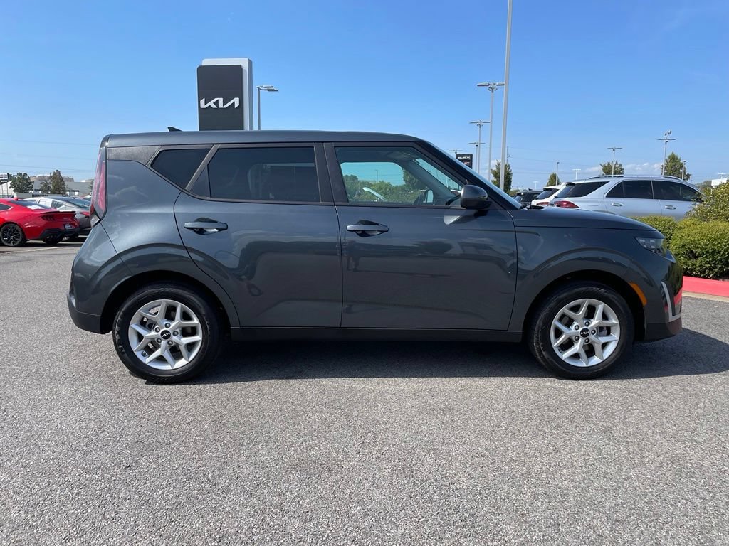 Certified 2025 Kia Soul LX w/ LX Technology Package FWD image 9