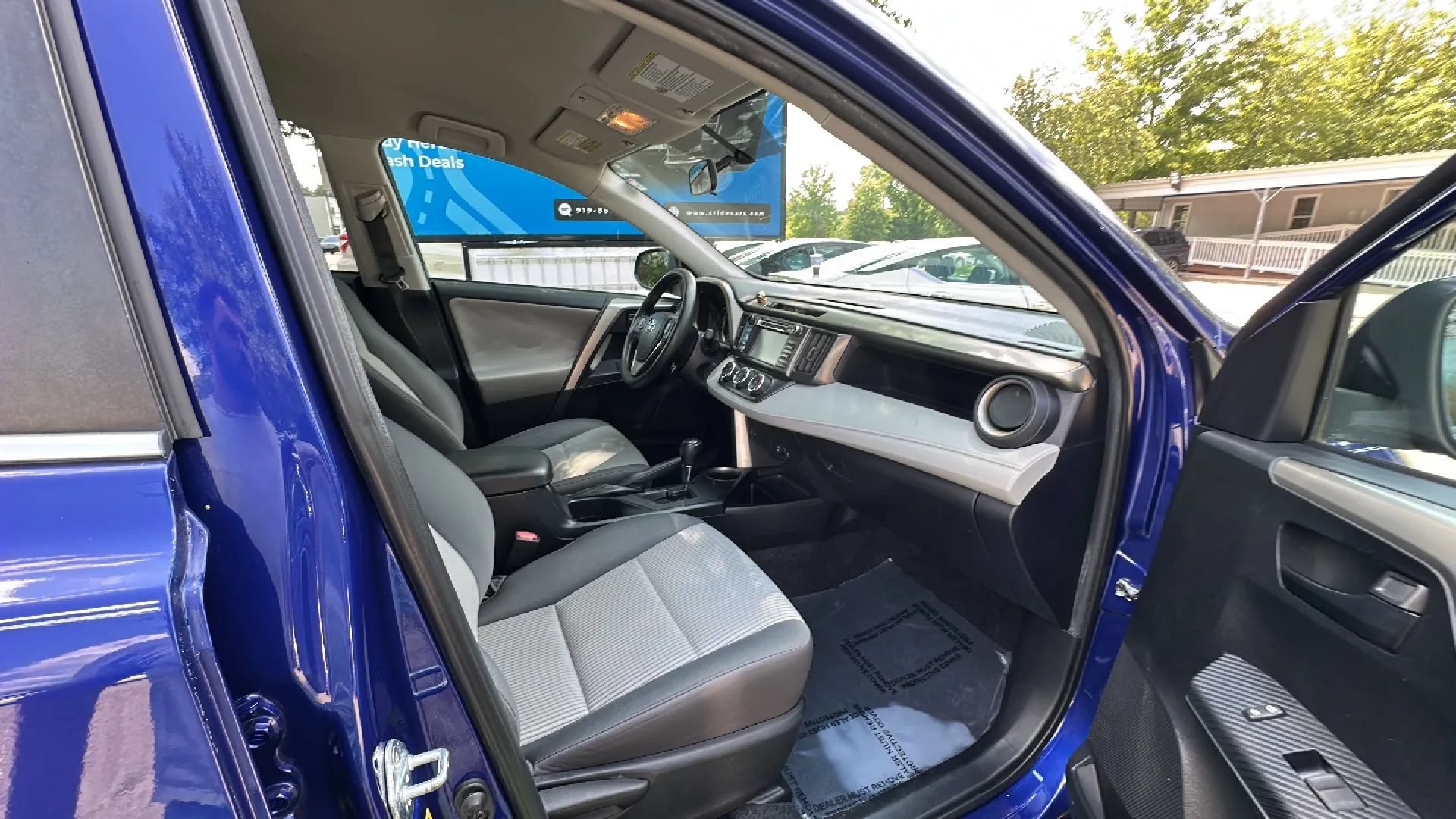 Used 2015 Toyota RAV4 LE AWD/4WD image 23