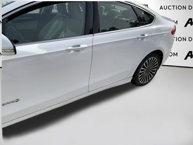 Used 2017 Ford Fusion Titanium FWD image 5