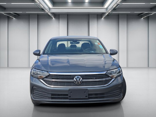 Used 2024 Volkswagen Jetta SE FWD image 2