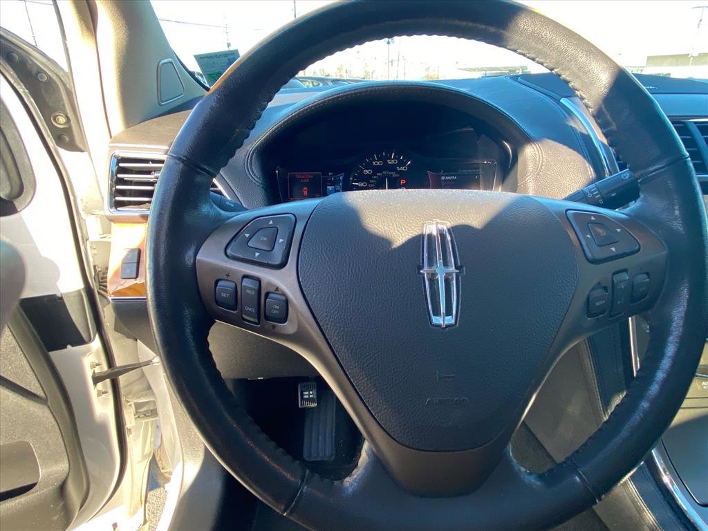 Used 2012 Lincoln MKX FWD image 5