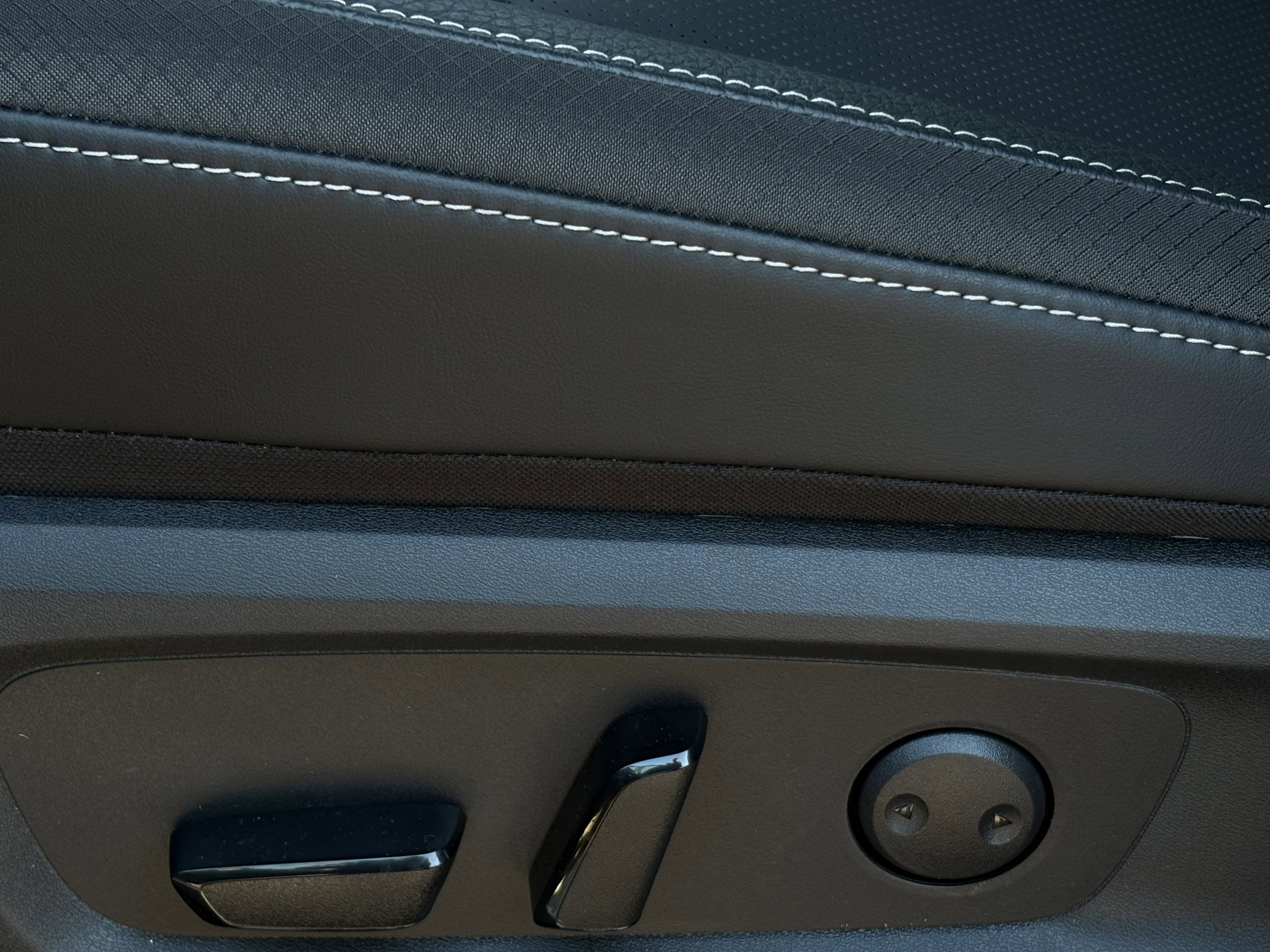 New 2026 Nissan Pathfinder SL FWD image 26