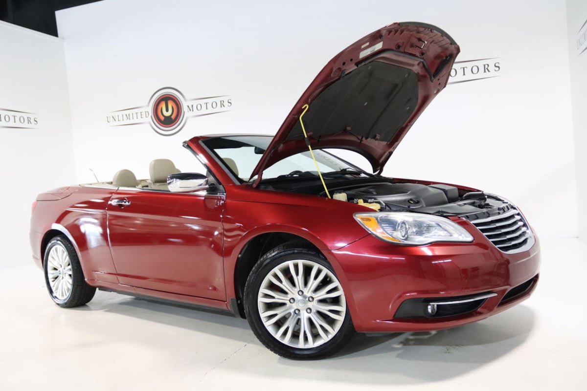 Used 2013 Chrysler 200 Limited FWD image 31