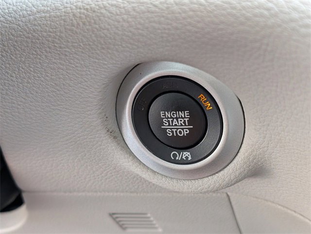 Used 2023 Chrysler Pacifica Limited image 75