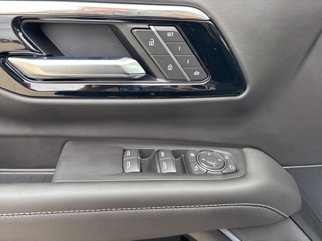 New 2026 Chevrolet Suburban Premier w/ Sun And Tow Package AWD/4WD image 19