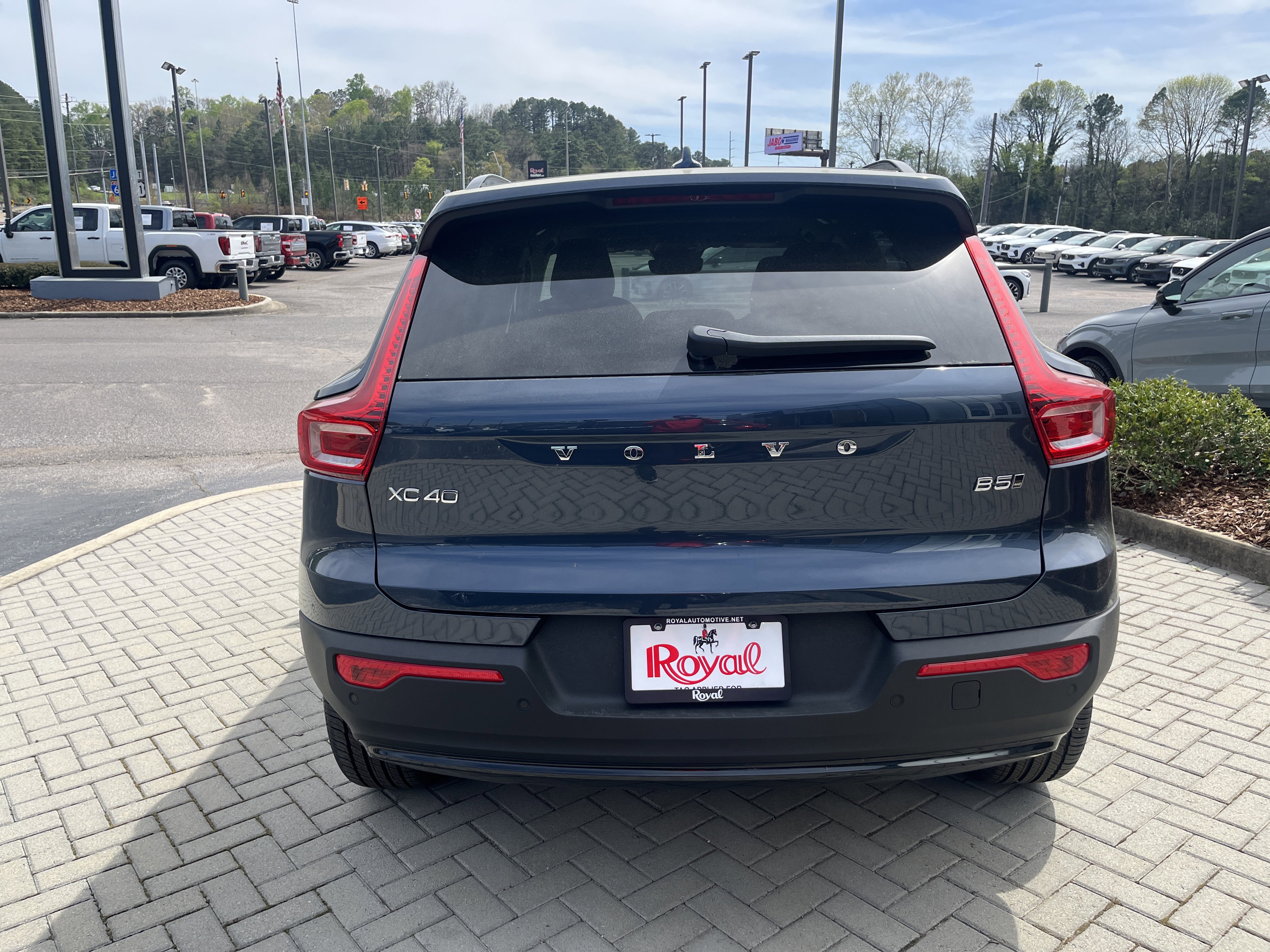 New 2026 Volvo XC40 B5 Core image 4
