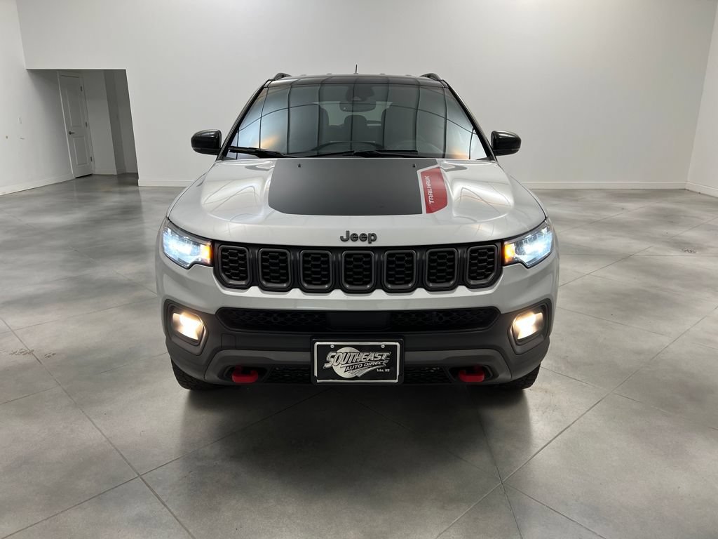 Used 2024 Jeep Compass Trailhawk AWD/4WD image 2
