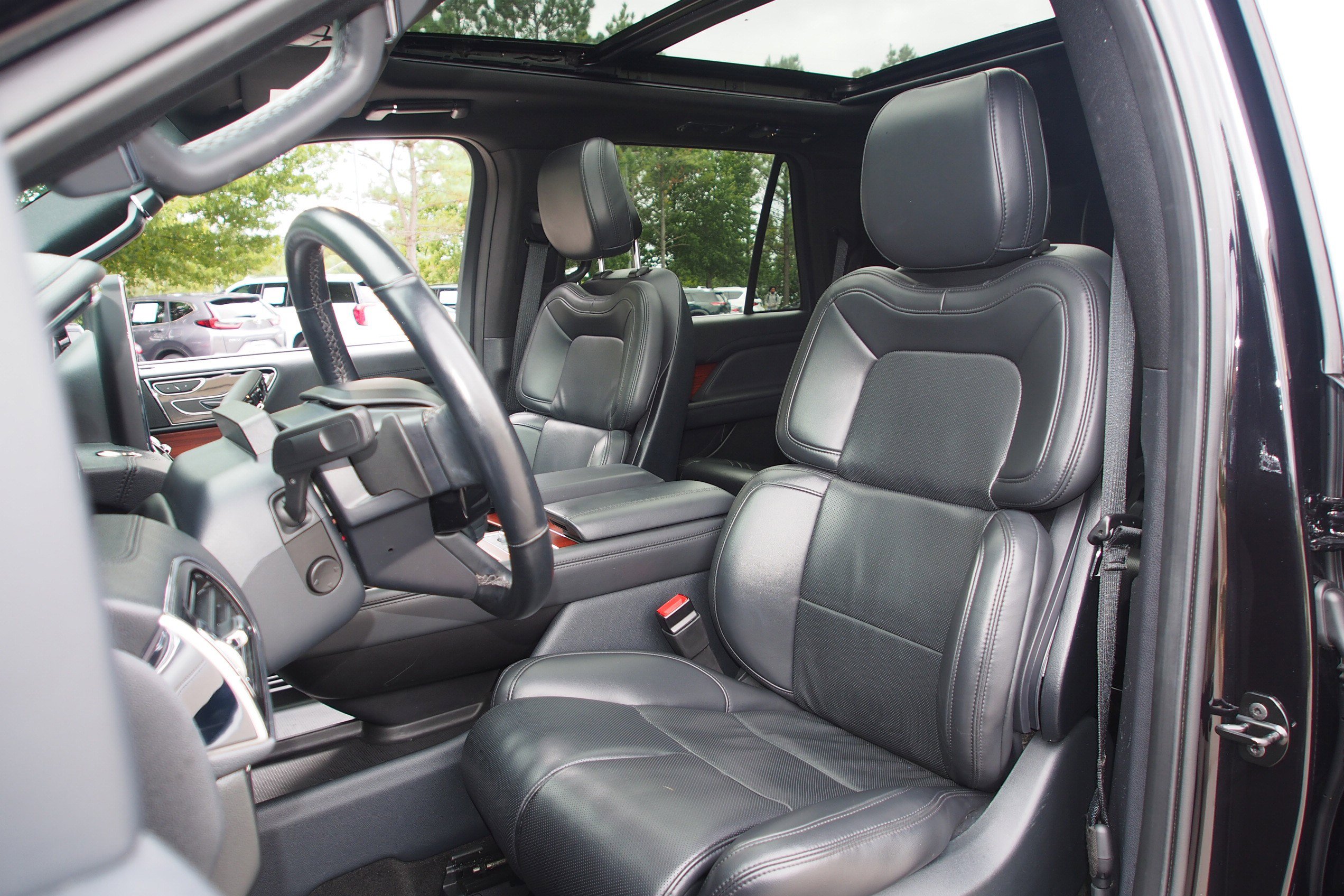 Used 2024 Lincoln Navigator Premiere image 21