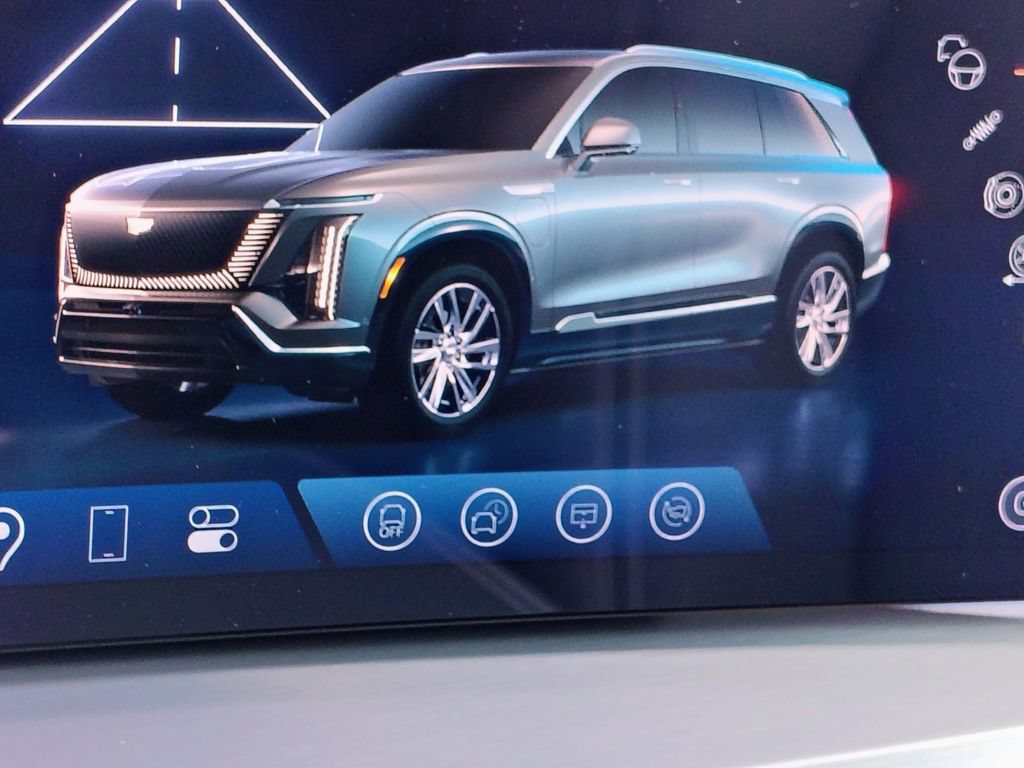 New 2027 Cadillac Vistiq Premium Luxury w/ LPO, Floor Liner Package AWD/4WD image 31