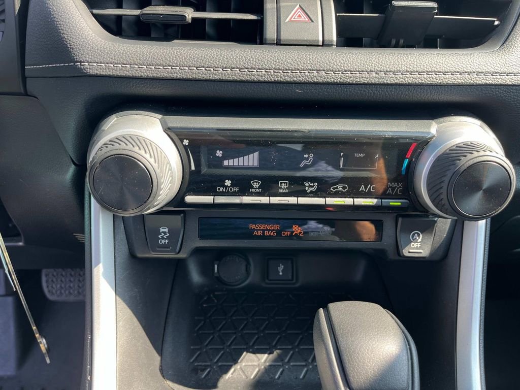 Used 2021 Toyota RAV4 LE image 24