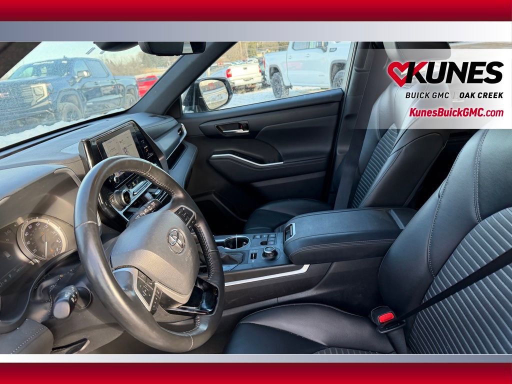 Used 2024 Toyota Highlander XSE image 13
