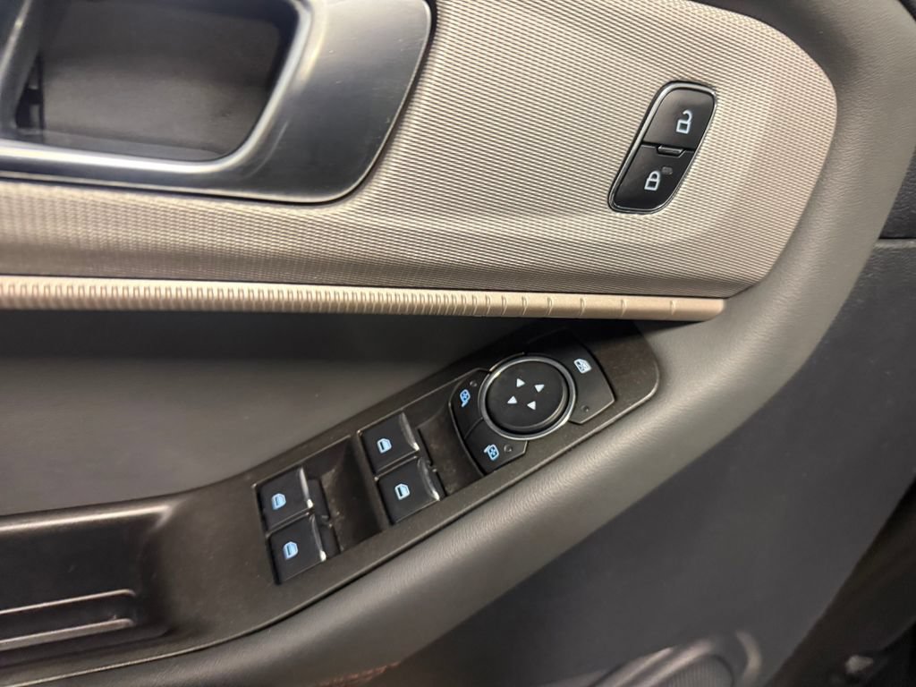 Used 2025 Ford Explorer Active AWD/4WD image 23